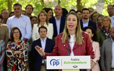 María Guardiola reconoce que se siente orgullosa de ser mujer y del PP, un partido que “arregla los desaguisados” que otros hacen en este país