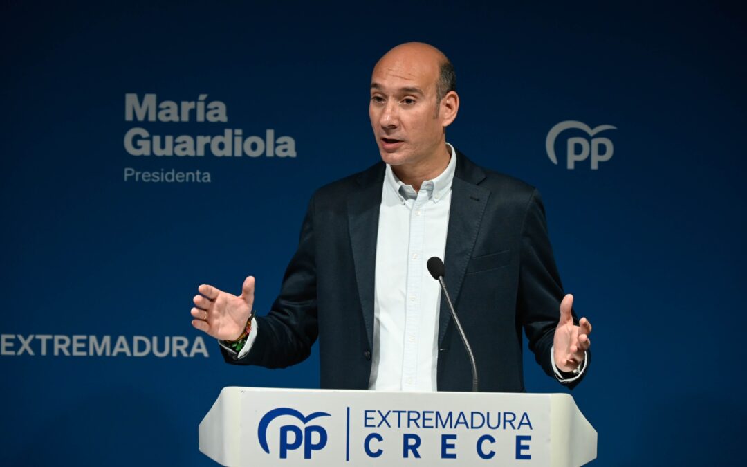 El PP pide a Gallardo que resuelva todas las dudas relacionadas con el hermano de Pedro Sánchez, que es un cargo directivo de su Gobierno
