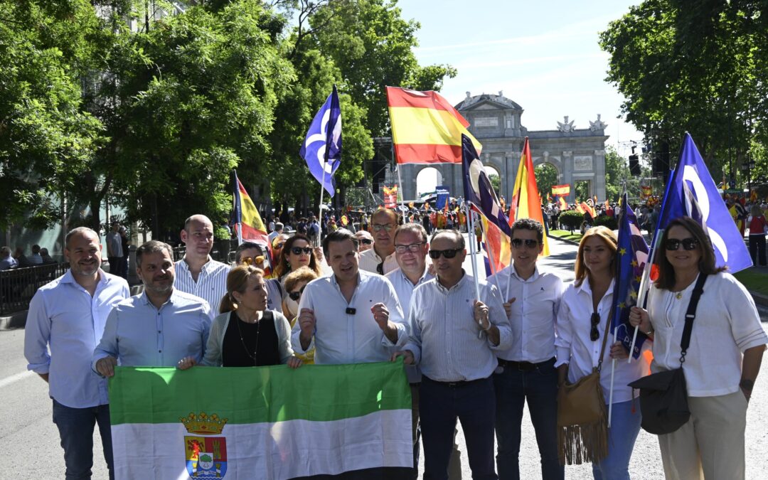 El PP de Extremadura une fuerzas en Madrid para decirle a Sánchez que los extremeños no somos españoles de segunda