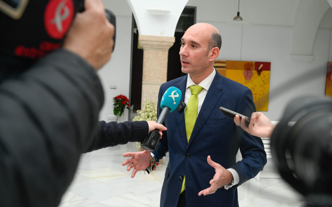 El PP asegura que Vox ha decidido instalarse en el bloqueo y en frenar el crecimiento de Extremadura únicamente por una orden nacional