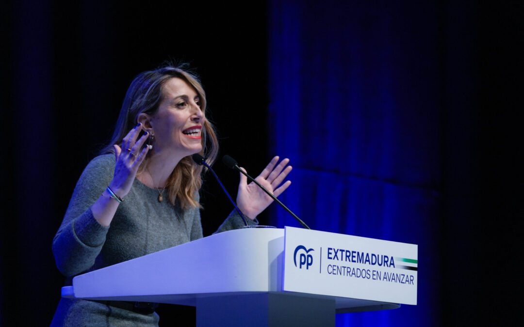 Guardiola agradece la “entrega” a los alcaldes y alcaldesas del PP de Extremadura y les anima a “seguir transformando esta tierra”: “Ni un paso atrás en el cambio”