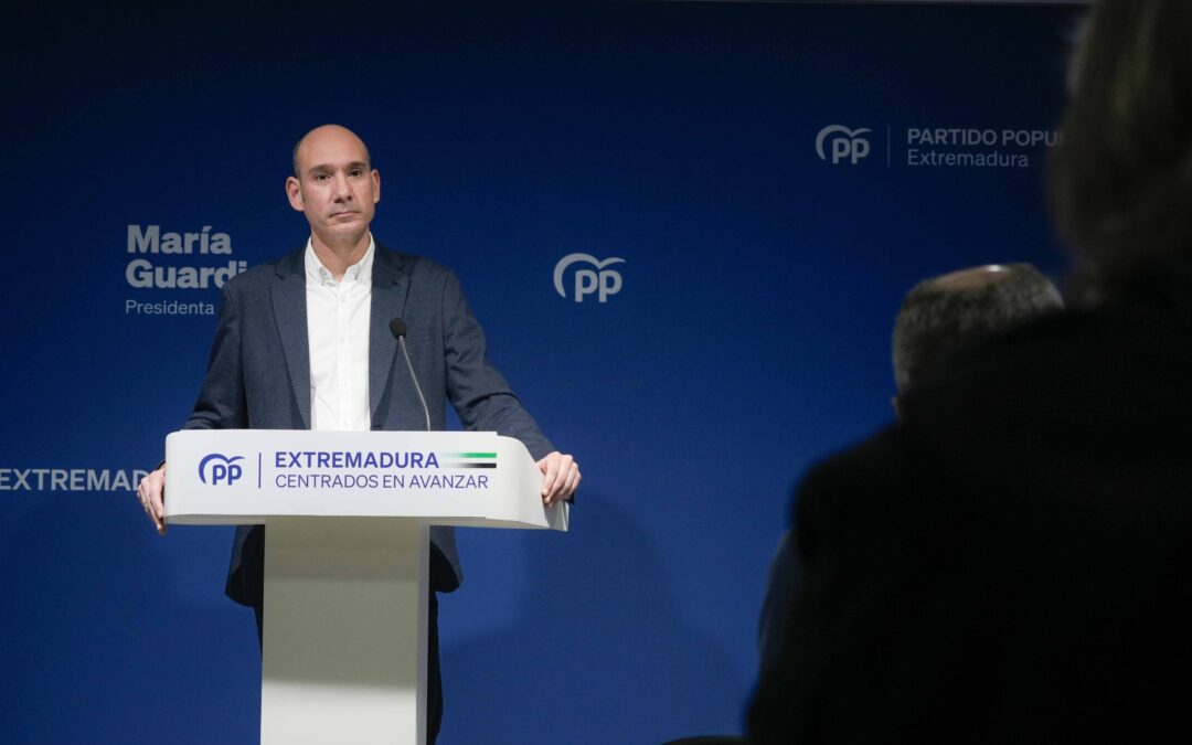 El PP acusa a Sánchez de maltratar la región ante un PSOE extremeño anestesiado