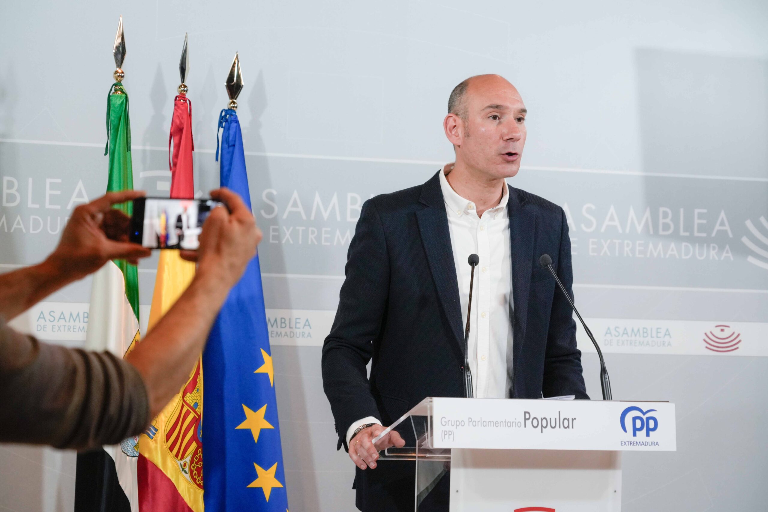 MERIDA. ASAMBLEA DE EXTREMADURA. RUEDA DE PRENSA DE JOSE ANGEL S